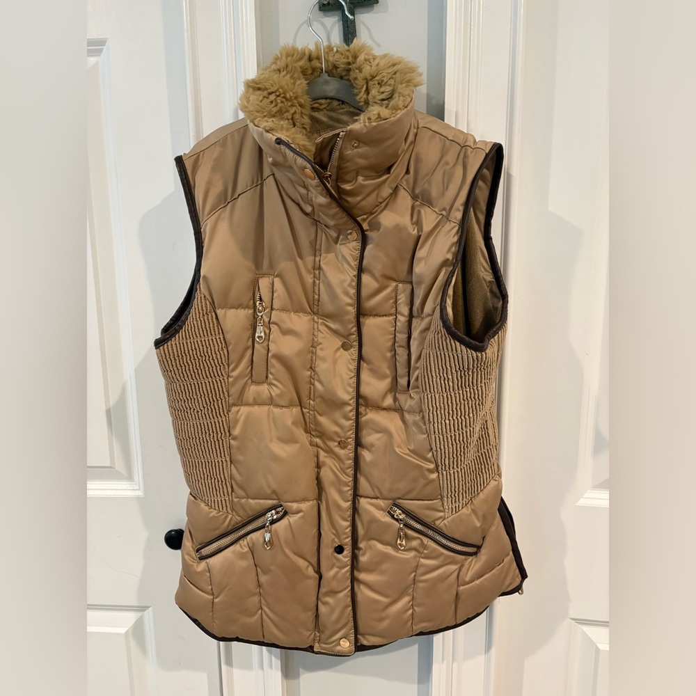 Metric Knits Down Women's Vest with Faux Fur Collar